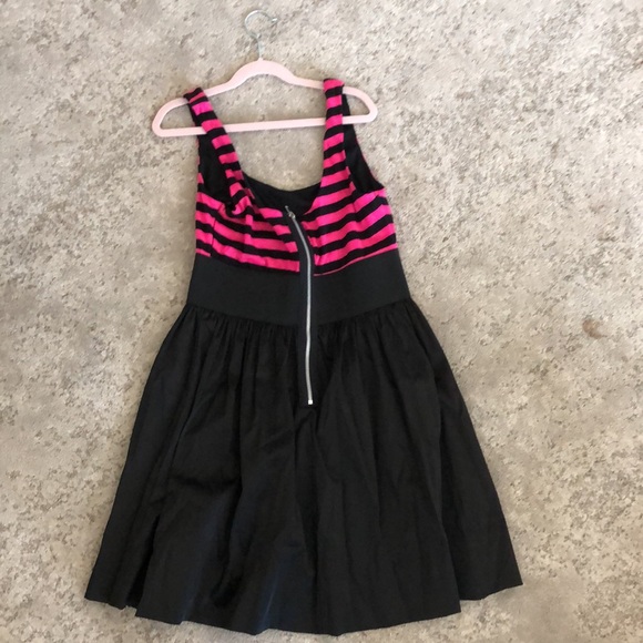 Sleeveless Short Dress -Brand New - Picture 2 of 3